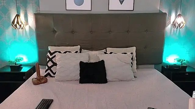 Madisonsmiith online show from October 25, 9:15 pm