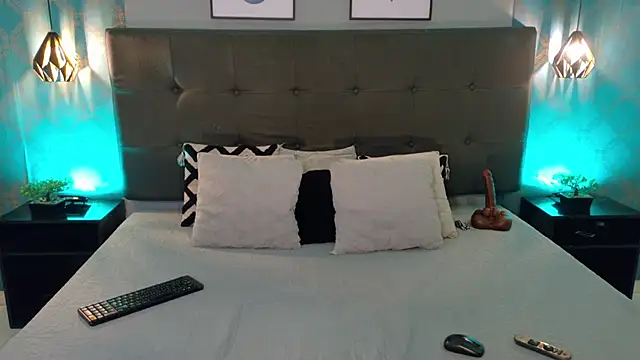 Madisonsmiith online show from December 18, 6:12 pm