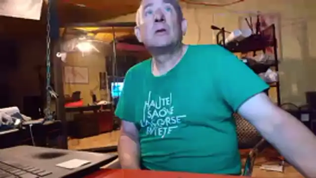Snapshot of jeanlulu chatting on June 1, 7:35 pm jeanlulu online show from June 1, 7:35 pm
