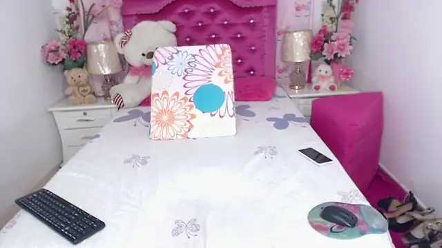 Divaxhermosa online show from December 17, 11:32 pm