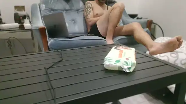 Snapshot of samlove1985 chatting on November 12, 11:19 pm samlove1985 online show from November 12, 11:19 pm