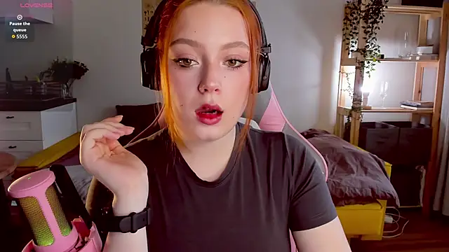 Snapshot of Sofy_Benson chatting on September 17, 8:27 am Sofy Benson online show from September 17, 8:27 am