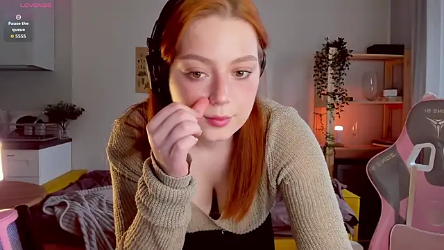 Snapshot of Sofy_Benson chatting on October 3, 12:28 pm Sofy Benson online show from October 3, 12:28 pm