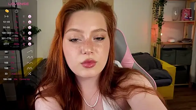 Snapshot of Sofy_Benson chatting on July 20, 1:24 pm Sofy Benson online show from July 20, 1:24 pm