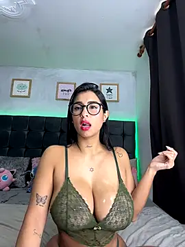 Snapshot of lovely_violet13 chatting on November 21, 2:38 pm lovely violet13 online show from November 21, 2:38 pm