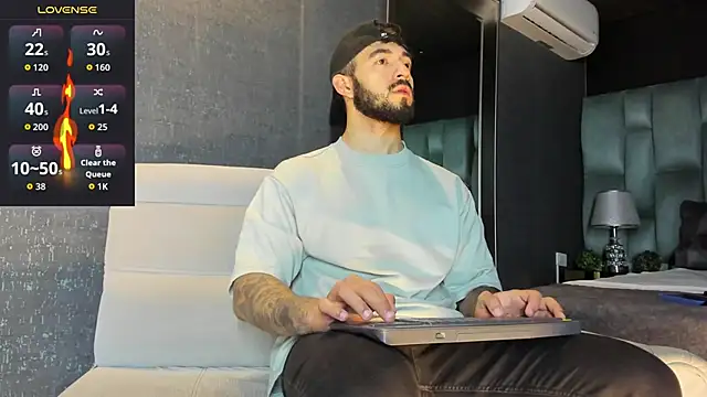 MarkWalker   online show from April 5, 9:49 am