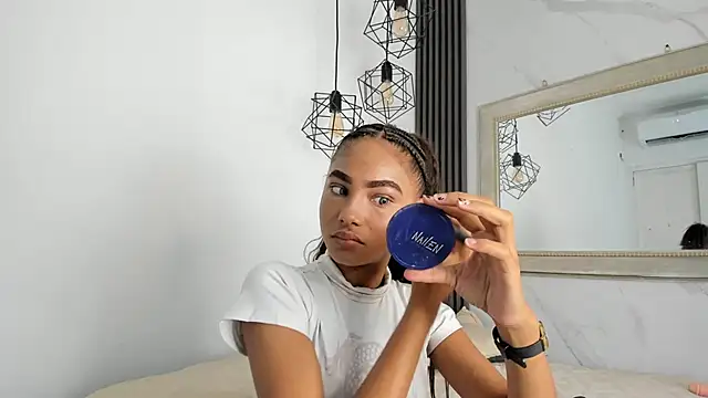 kristyl paez online show from April 10, 8:05 pm