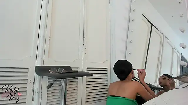 kristyl paez online show from December 2, 7:37 pm