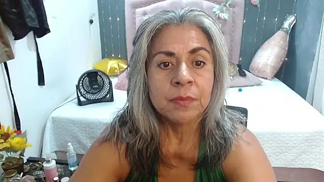 Snapshot of lalisha_96 chatting on May 2, 12:38 am lalisha 96 online show from May 2, 12:38 am