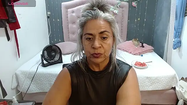 Snapshot of lalisha_96 chatting on June 18, 11:32 pm lalisha 96 online show from June 18, 11:32 pm
