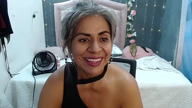 Snapshot of lalisha_96 chatting on February 19, 12:14 am lalisha 96 online show from February 19, 12:14 am