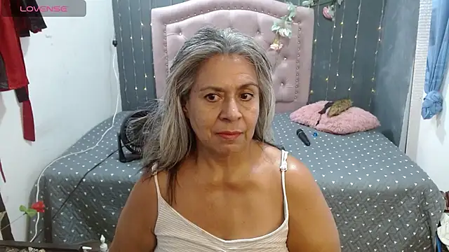 Snapshot of lalisha_96 chatting on June 29, 11:48 pm lalisha 96 online show from June 29, 11:48 pm