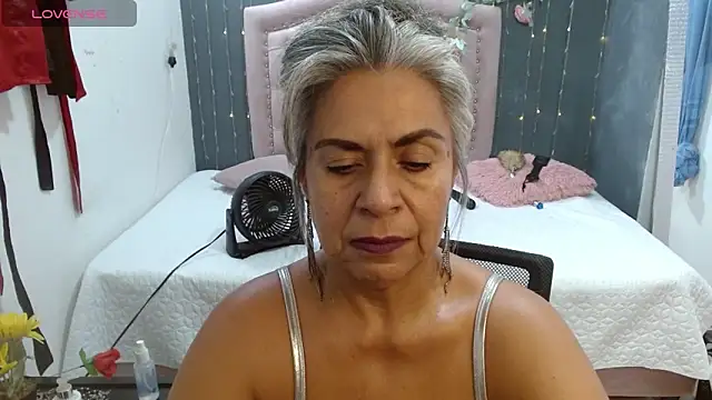 Snapshot of lalisha_96 chatting on June 3, 11:20 pm lalisha 96 online show from June 3, 11:20 pm