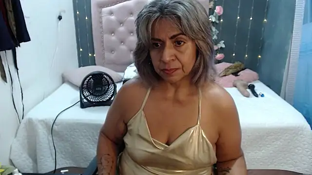 Snapshot of lalisha_96 chatting on February 15, 6:44 pm lalisha 96 online show from February 15, 6:44 pm