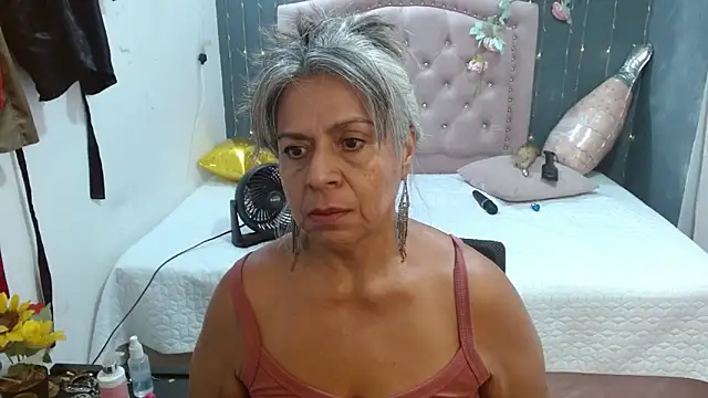 Snapshot of lalisha_96 chatting on May 1, 12:59 am lalisha 96 online show from May 1, 12:59 am