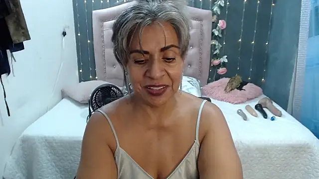 Snapshot of lalisha_96 chatting on February 14, 12:19 am lalisha 96 online show from February 14, 12:19 am