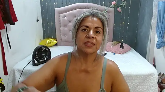 Snapshot of lalisha_96 chatting on May 15, 10:52 pm lalisha 96 online show from May 15, 10:52 pm