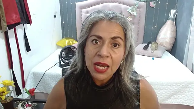 Snapshot of lalisha_96 chatting on May 6, 11:53 pm lalisha 96 online show from May 6, 11:53 pm