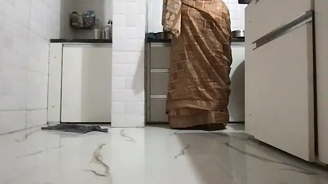 Snapshot of Riyasingh9 chatting on November 10, 4:50 am Riyasingh9 online show from November 10, 4:50 am