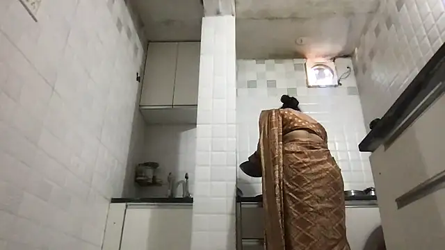 Riyasingh9 online show from December 18, 4:28 am