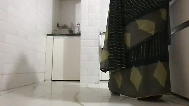 Snapshot of Riyasingh9 chatting on November 18, 4:16 am Riyasingh9 online show from November 18, 4:16 am