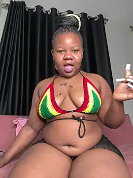 Snapshot of ThickyMel chatting on June 25, 4:32 am ThickyMel online show from June 25, 4:32 am