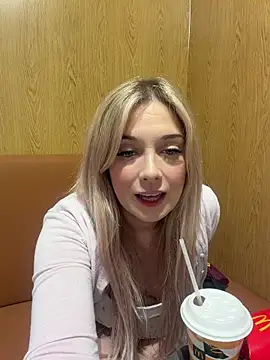 CherryAuroraa online show from April 5, 8:26 pm