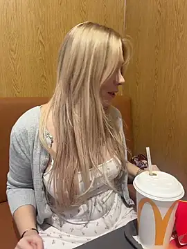 Snapshot of CherryAuroraa chatting on February 26, 12:05 pm CherryAuroraa online show from February 26, 12:05 pm