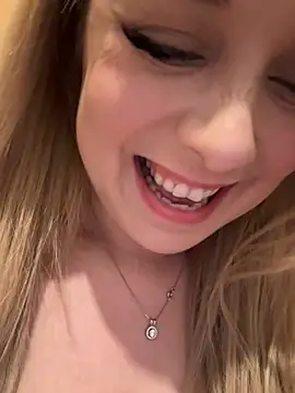 Snapshot of CherryAuroraa chatting on February 17, 6:39 pm CherryAuroraa online show from February 17, 6:39 pm