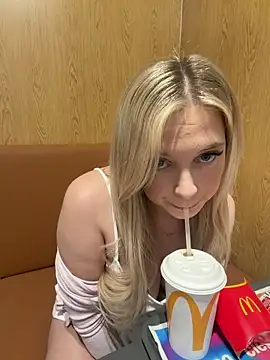 Snapshot of CherryAuroraa chatting on February 15, 8:30 pm CherryAuroraa online show from February 15, 8:30 pm