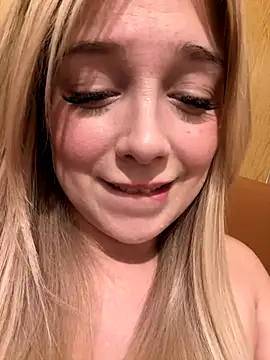 Snapshot of CherryAuroraa chatting on November 9, 9:08 pm CherryAuroraa online show from November 9, 9:08 pm