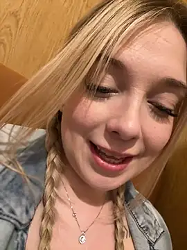 Snapshot of CherryAuroraa chatting on January 6, 8:18 pm CherryAuroraa online show from January 6, 8:18 pm