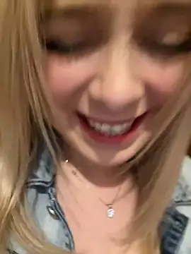 Snapshot of CherryAuroraa chatting on January 10, 3:37 pm CherryAuroraa online show from January 10, 3:37 pm