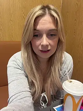 Snapshot of CherryAuroraa chatting on February 25, 6:19 pm CherryAuroraa online show from February 25, 6:19 pm