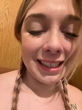 Snapshot of CherryAuroraa chatting on December 29, 10:47 pm CherryAuroraa online show from December 29, 10:47 pm