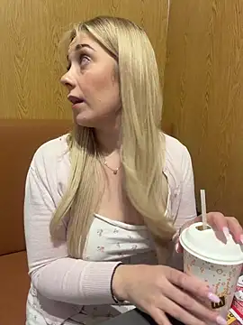 CherryAuroraa online show from March 25, 9:35 pm