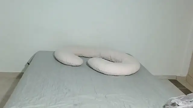 GiltRosebush online show from February 27, 1:50 am