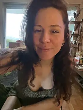 Snapshot of SuzieWanKenobi chatting on September 21, 3:17 pm SuzieWanKenobi online show from September 21, 3:17 pm