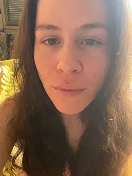 SuzieWanKenobi online show from August 8, 6:04 pm