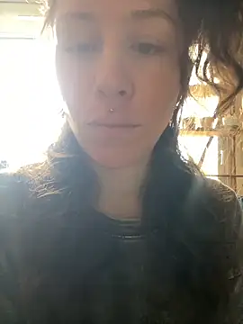 Snapshot of SuzieWanKenobi chatting on October 19, 12:52 pm SuzieWanKenobi online show from October 19, 12:52 pm
