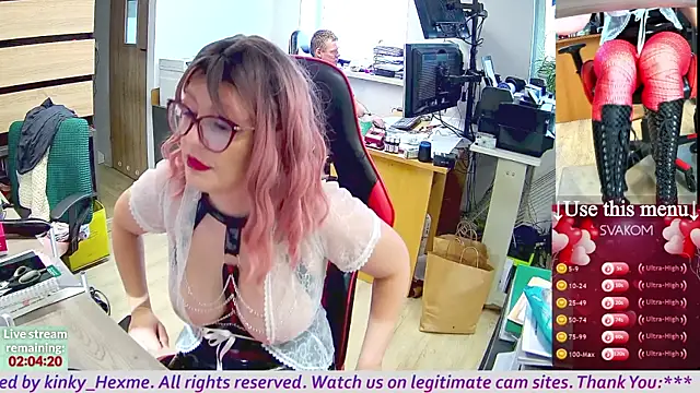 Snapshot of kinky_Hexme chatting on October 15, 9:28 am kinky Hexme online show from October 15, 9:28 am