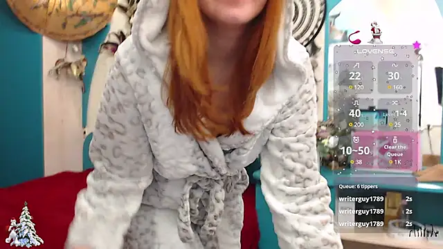 Snapshot of CrazyLaGirl chatting on December 17, 10:00 pm CrazyLaGirl online show from December 17, 10:00 pm