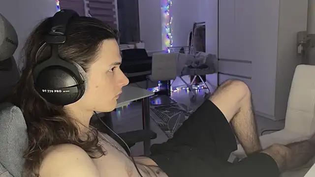 Snapshot of CandyChell chatting on February 6, 6:26 pm CandyChell online show from February 6, 6:26 pm