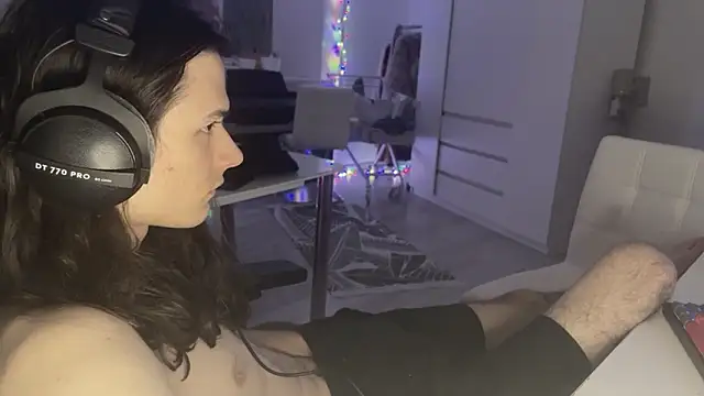 Snapshot of CandyChell chatting on February 5, 2:57 pm CandyChell online show from February 5, 2:57 pm