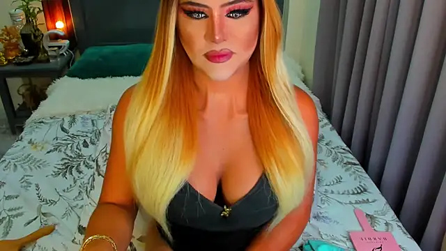 Snapshot of MissNaughtyTyra chatting on September 10, 1:37 am MissNaughtyTyra online show from September 10, 1:37 am