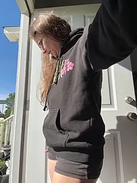 Dakota 02 online show from April 8, 1:45 pm