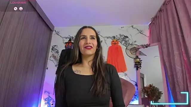 Annaross2 online show from October 29, 7:35 pm