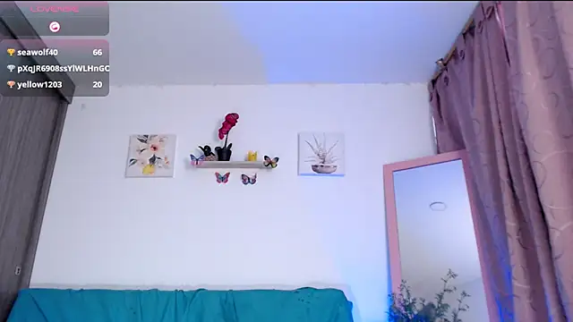 Snapshot of Annaross2 chatting on February 13, 6:37 pm Annaross2 online show from February 13, 6:37 pm