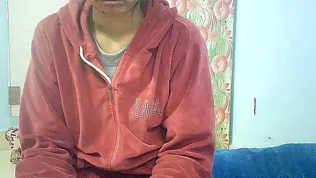Snapshot of lovelydesi21 chatting on January 18, 8:52 am lovelydesi21 online show from January 18, 8:52 am