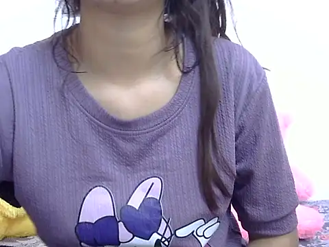 Snapshot of lovelydesi21 chatting on February 9, 7:28 am lovelydesi21 online show from February 9, 7:28 am